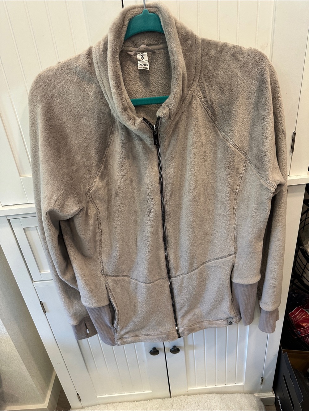 Free Country Plush Full-Zip Teddy Jacket in Taupe